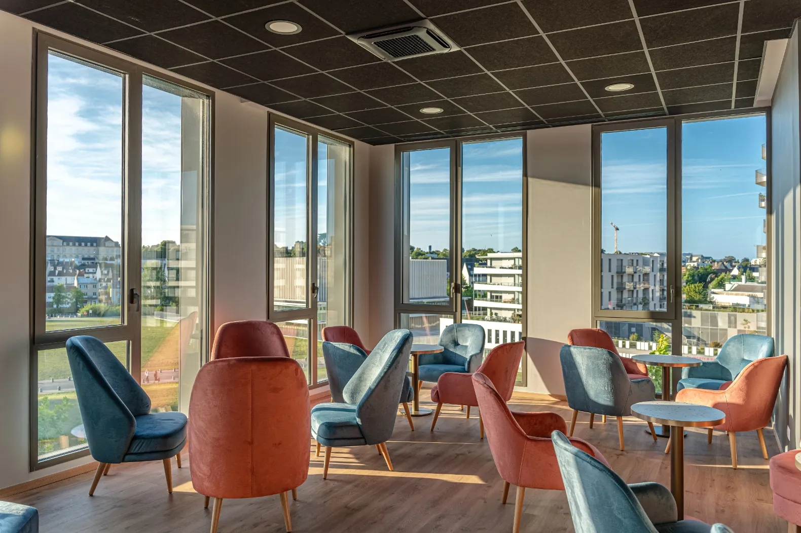 espace-lounge-et-reception-rooftop-cap360
